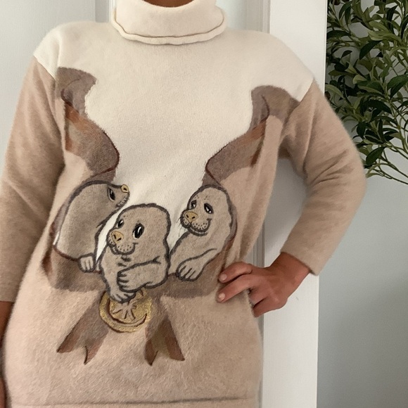 Iceberg History Sweater size M two tones seals 🦭 - Picture 2 of 16
